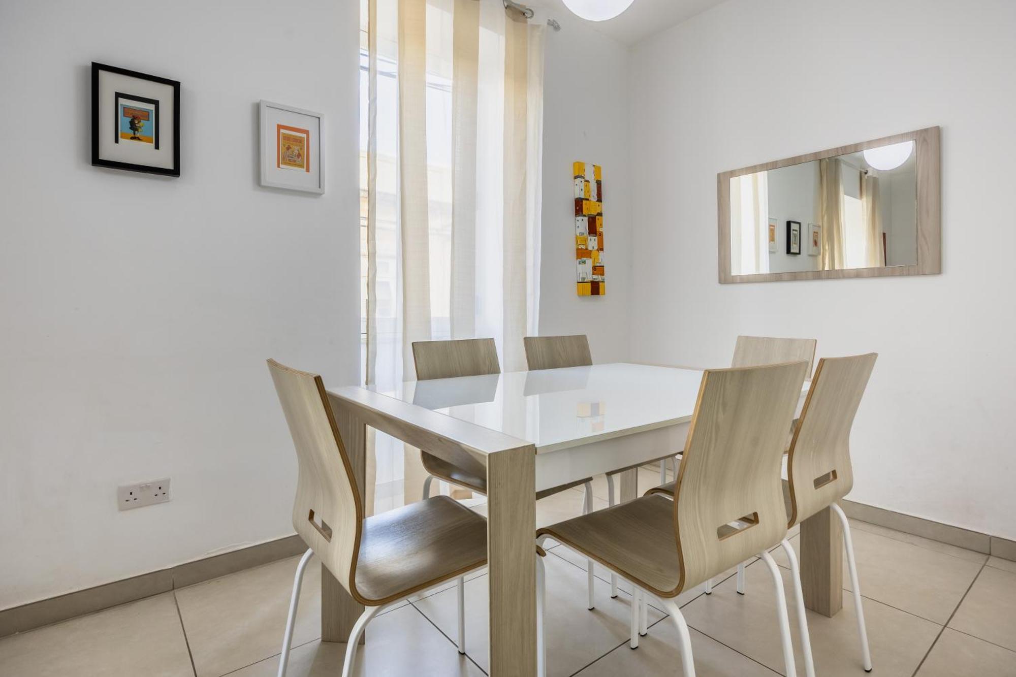 Superb 3Br Apt Close To Seafront Gzira Habitación foto