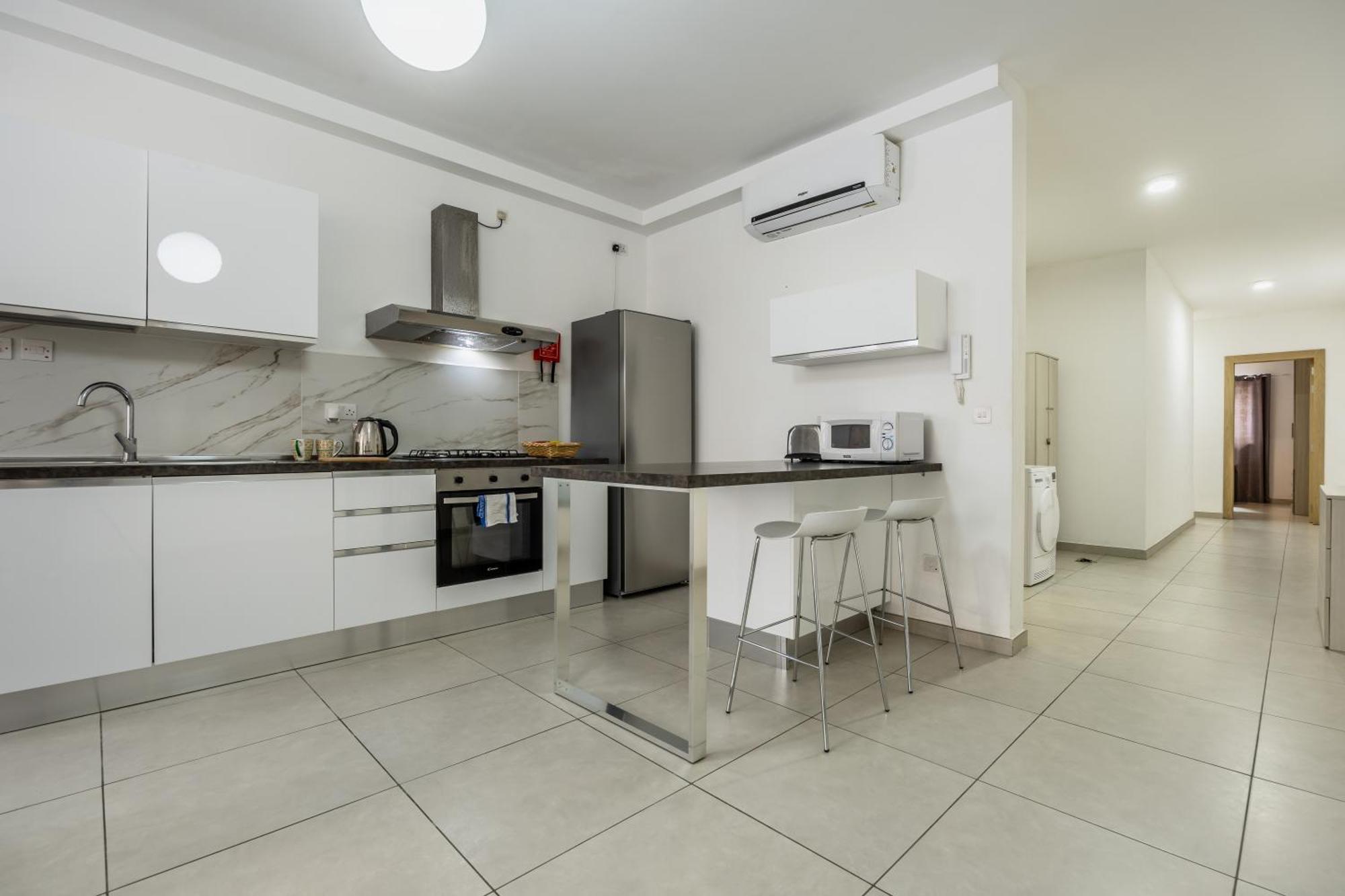 Superb 3Br Apt Close To Seafront Gzira Habitación foto