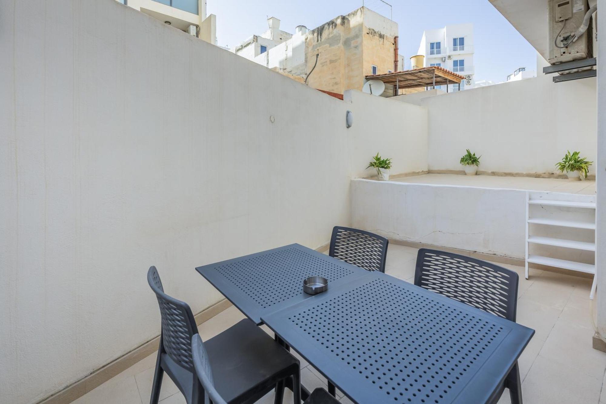 Superb 3Br Apt Close To Seafront Gzira Habitación foto