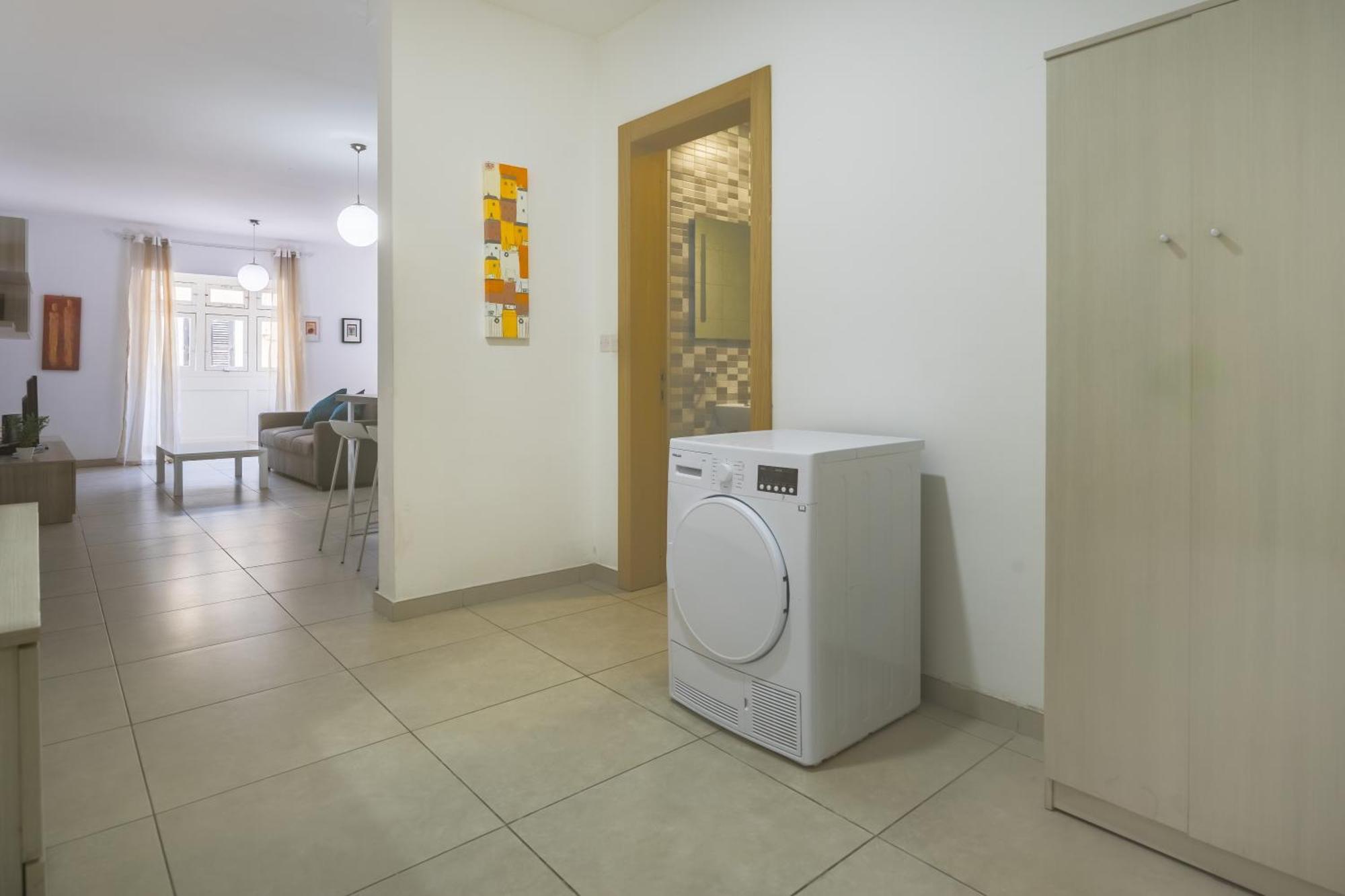 Superb 3Br Apt Close To Seafront Gzira Habitación foto