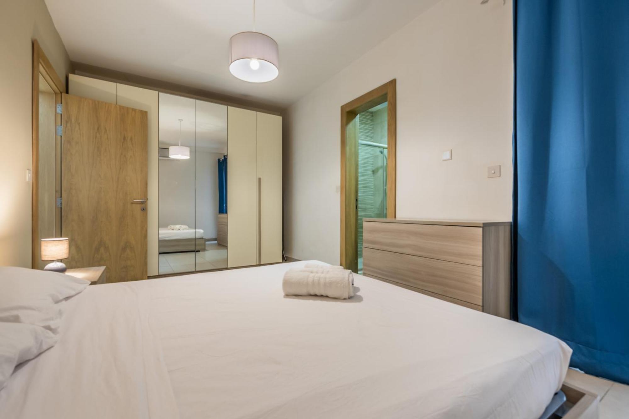 Superb 3Br Apt Close To Seafront Gzira Habitación foto