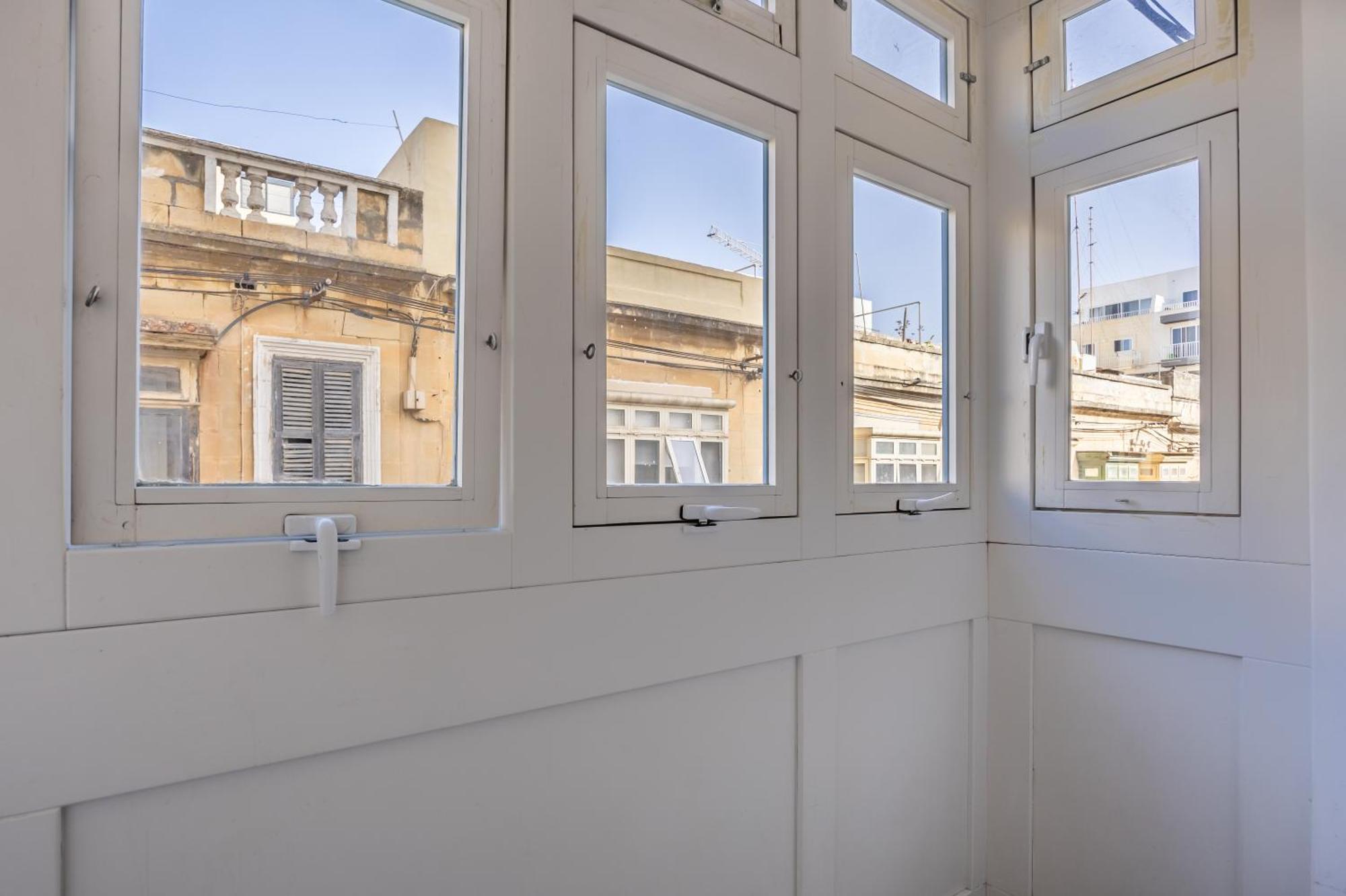 Superb 3Br Apt Close To Seafront Gzira Habitación foto