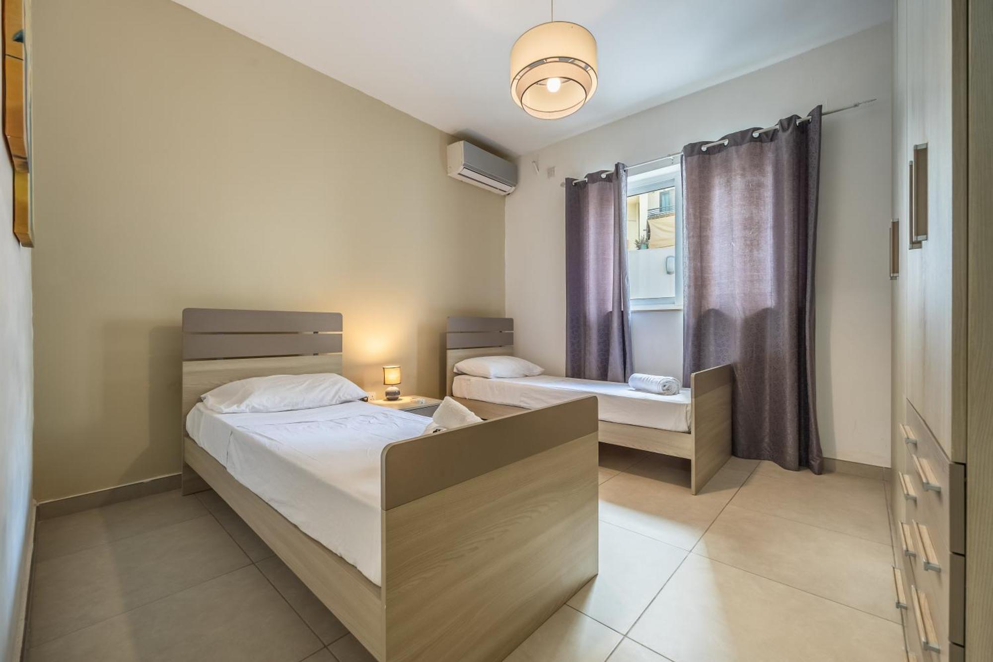 Superb 3Br Apt Close To Seafront Gzira Habitación foto